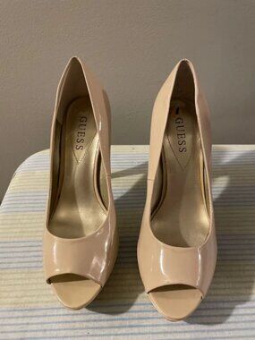 Guess nude NWOT heels
